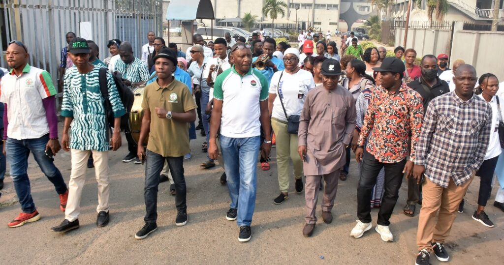 Lagos media workers go on warning strike over minimum wage