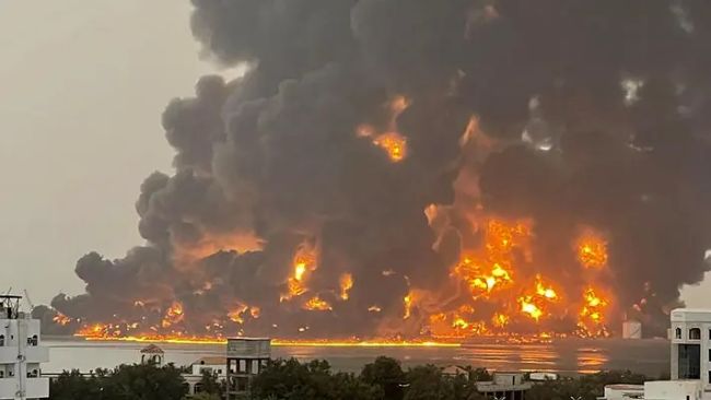 Israel strikes Yemen after Houthi attack on Tel Aviv airport